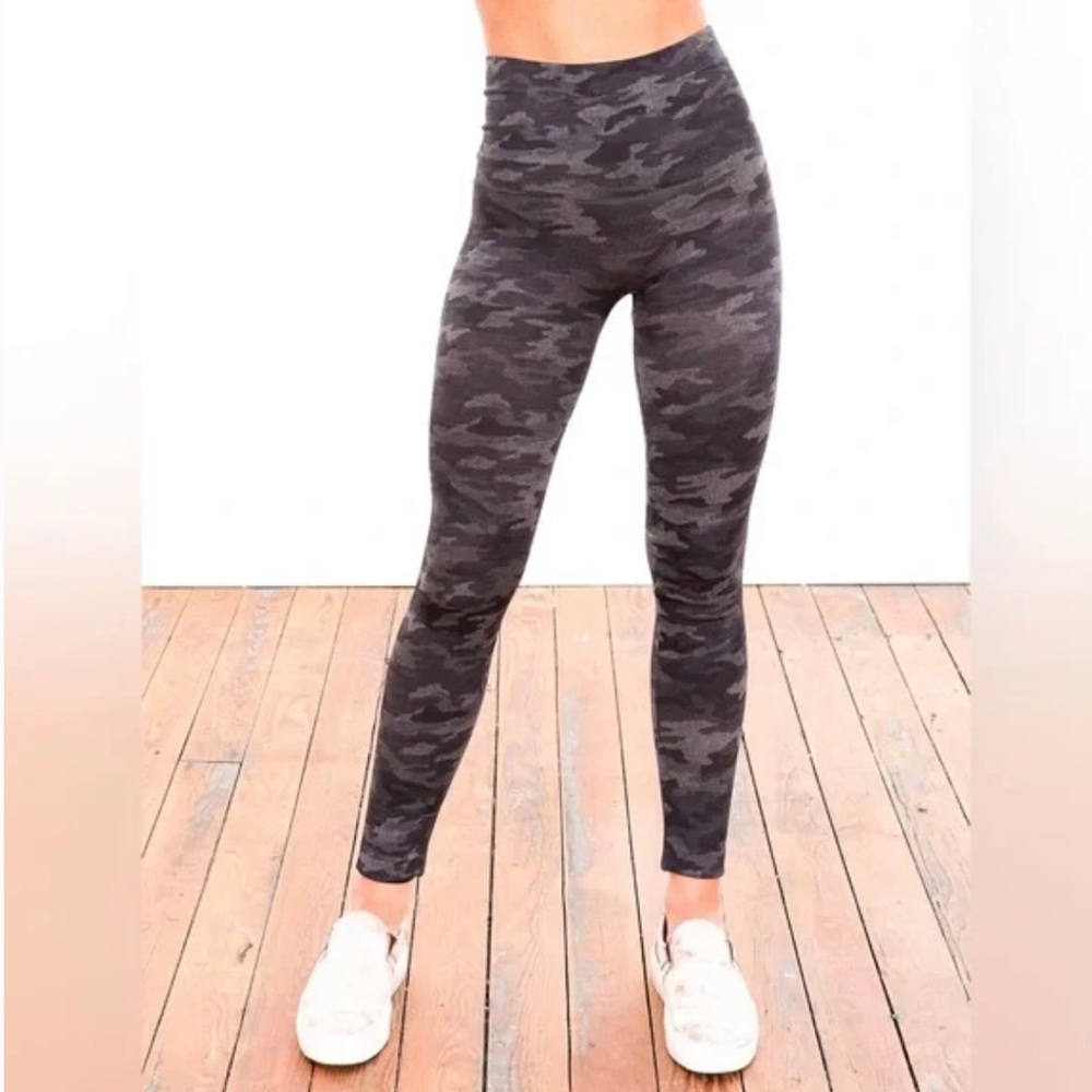 Spanx Look At Me Now Seamless Leggings